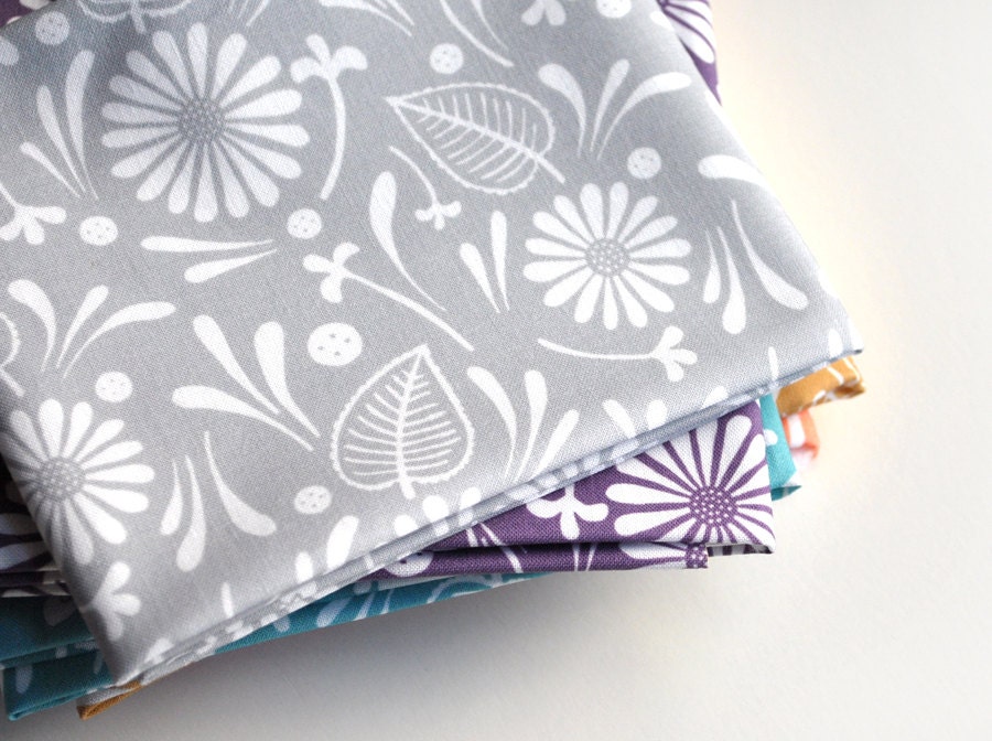 flora - fat quarter - gray