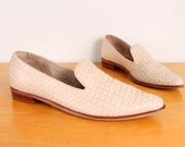 1980s Bandolino Woven Loafers - Womens 7.5 Narrow - Nude / Beige Leather Pointy Toe Loafers Flats Flat Slip Ons 80s Neutral Cream Tan