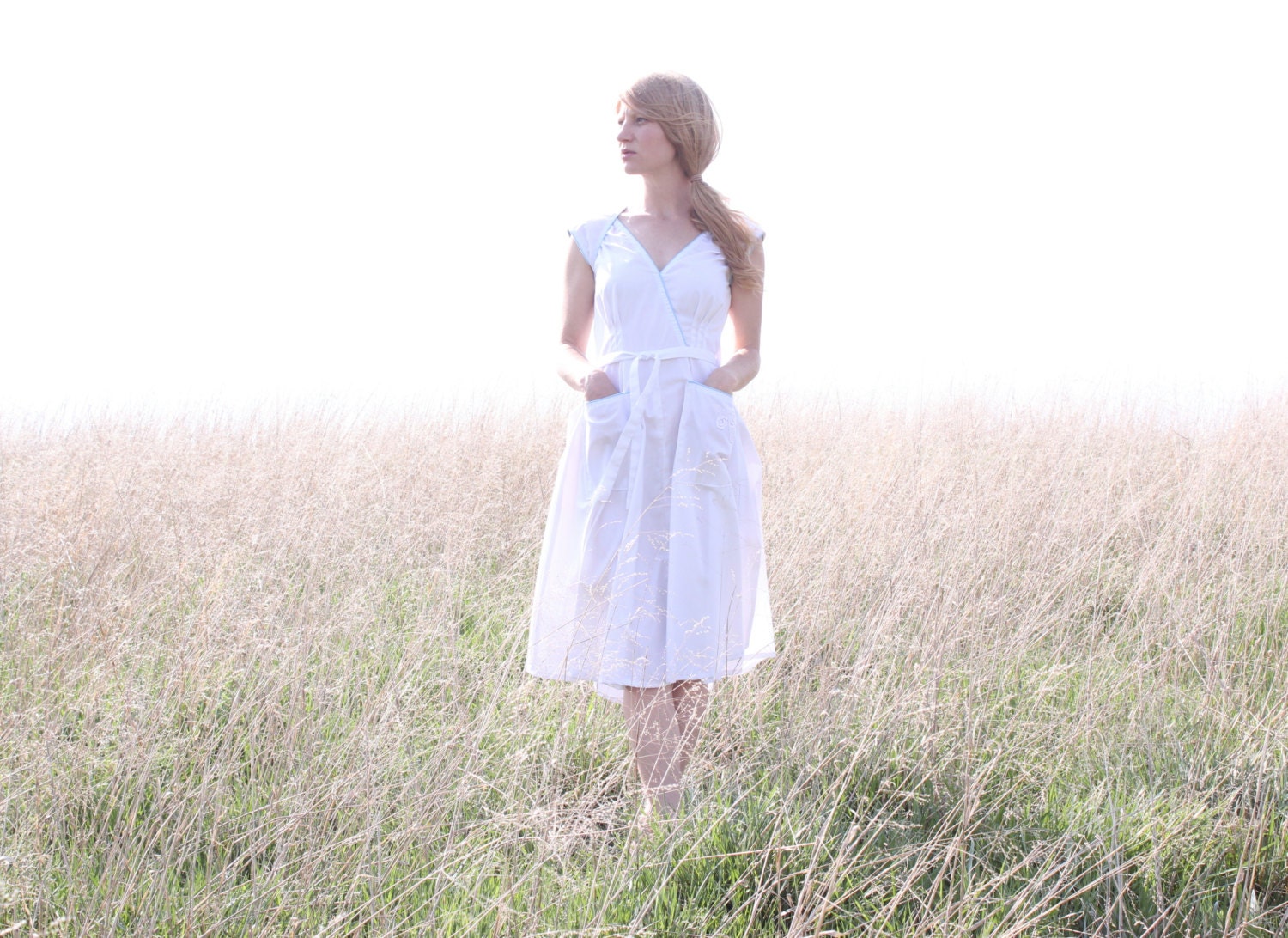 Vintage 70s Dress in White Cotton Blend with Open Back . Wrap Dress Unique Details . Size 0 2 4