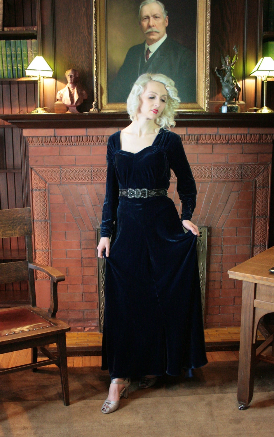 Vintage 1930s Midnight Sapphire Blue Velvet Sweetheart Gown