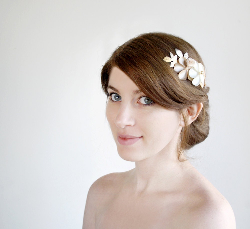 Bridal Hair Comb, wedding hair accessories, flowers and pearl comb, golden leaves flowers in Ivory and champagne satin with an ivory pearl