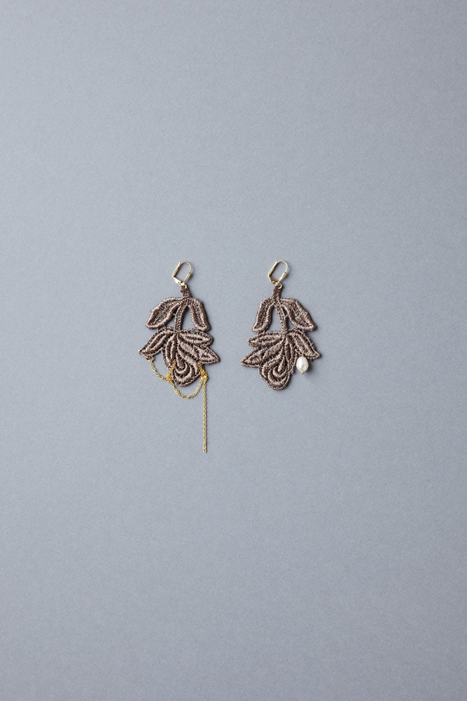 taupe gold lace roses earrings with freshwater pearl