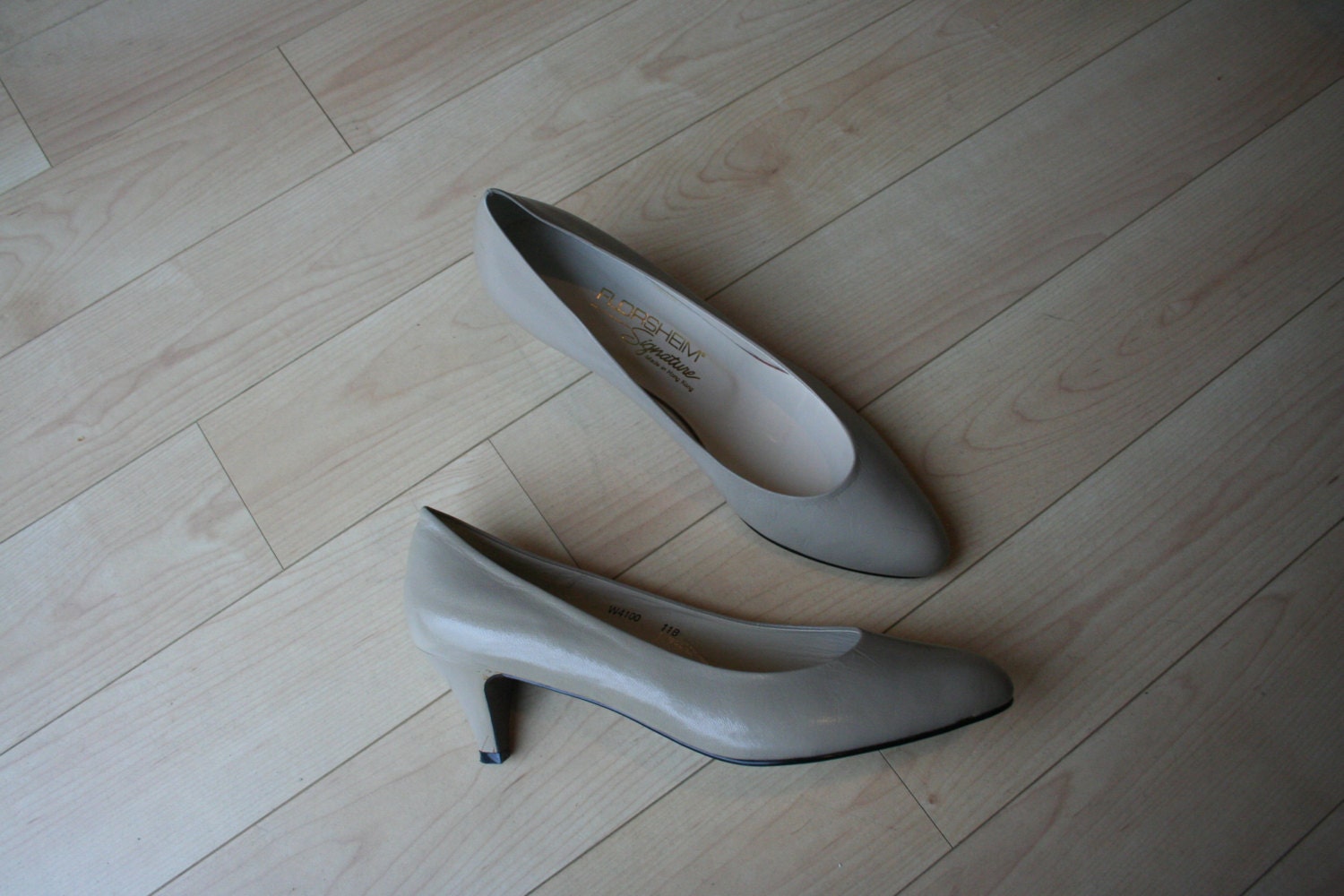 80s Nude Heels / Bone Beige Pumps / Holiday Party Heels / Wedding Party Shoes / Bridal / Size Us 11 B /  Uk 8 Eu 41