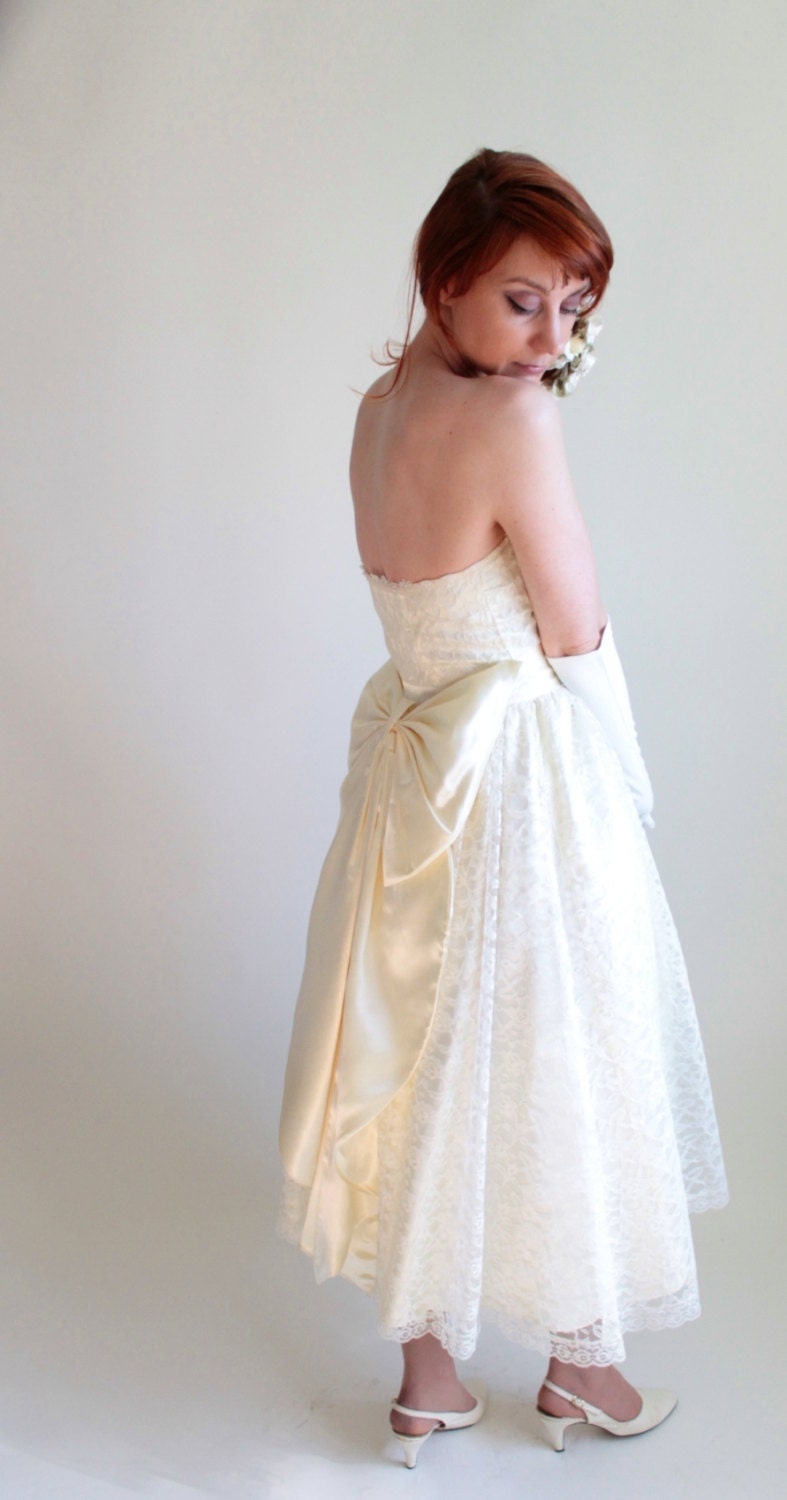 80s Does 50s Cream Lace Strapless Wedding Dress. Bridal. Summer Wedding. Romantic. Size Small