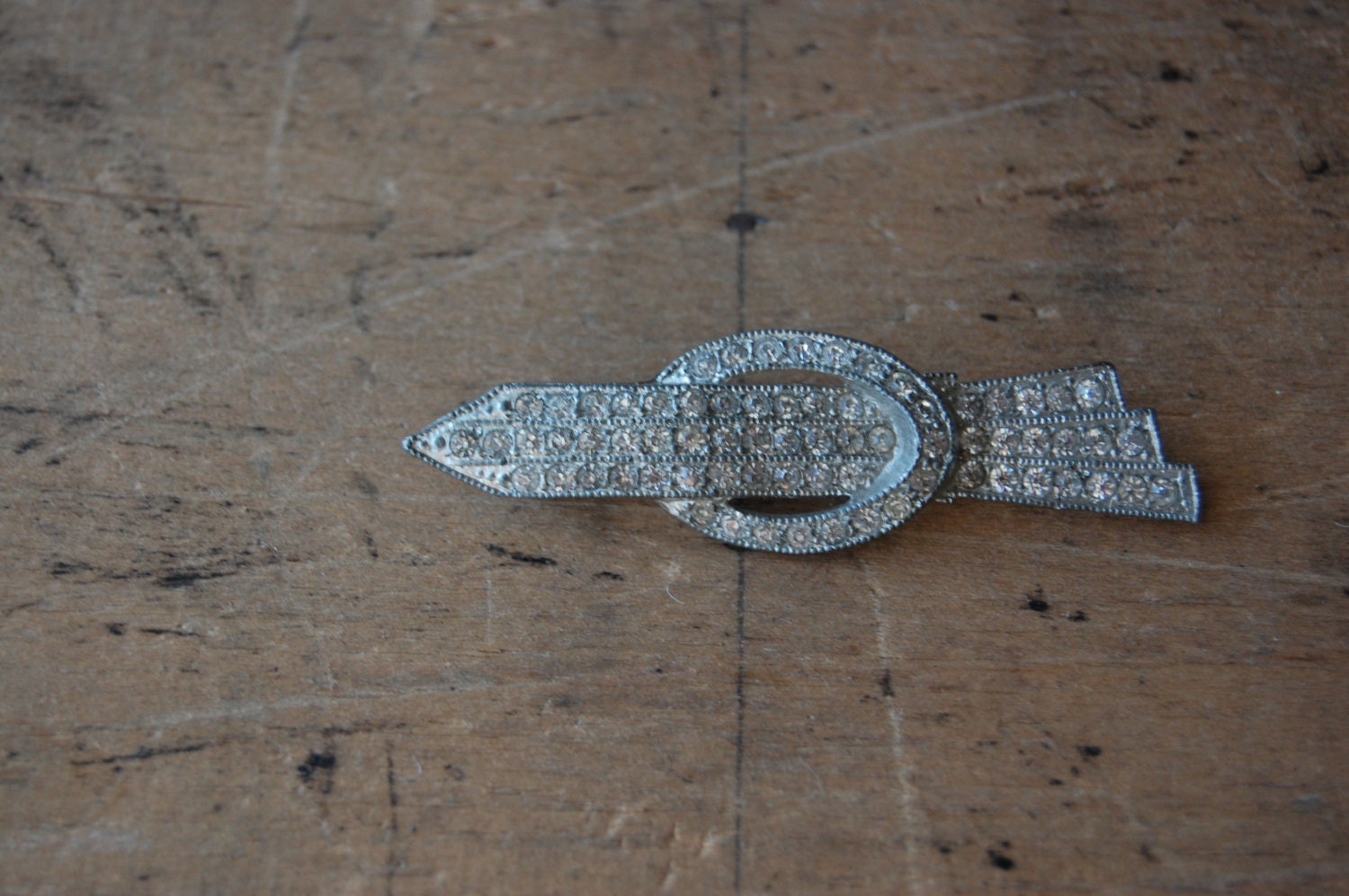 Art Deco rhinestone brooch / VITESSE