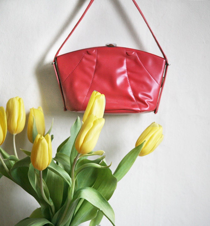 Coral pink red Purse MOD Mad men style