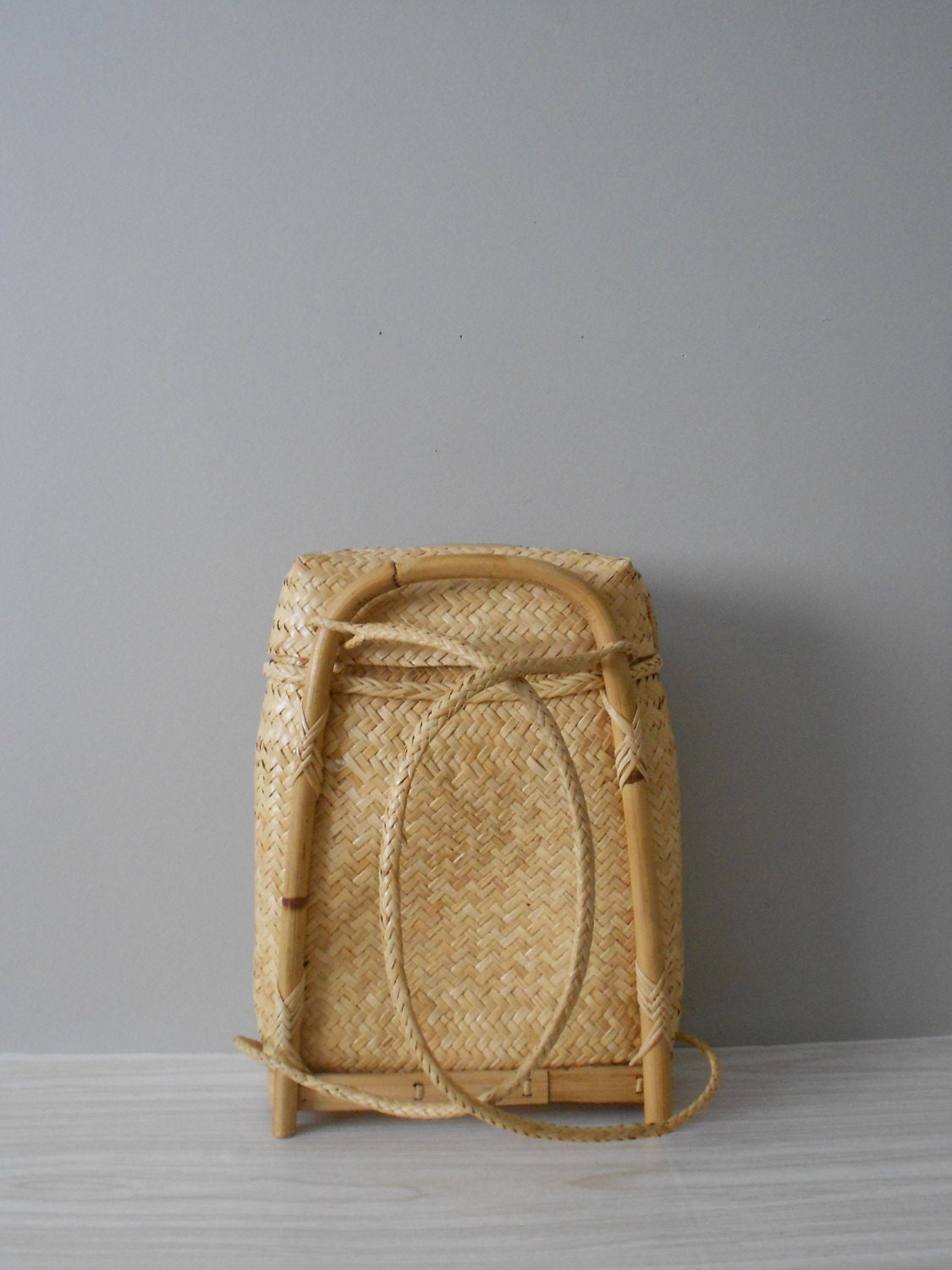 picnic woven basket backpack // wicker straw basket container // grocery shopping market bag
