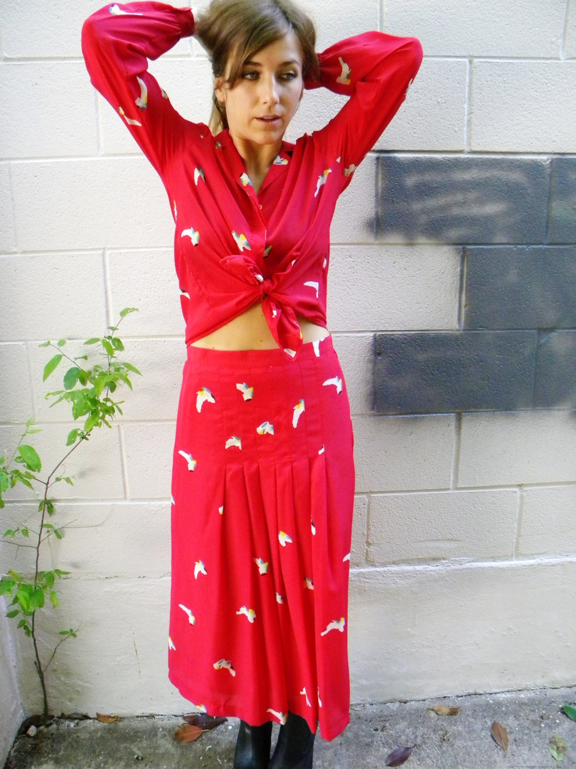 BIRD print scarlet blouse / pleat skirt suit set. Made in FRANCE. retro bohemian Graphic watercolor print.
