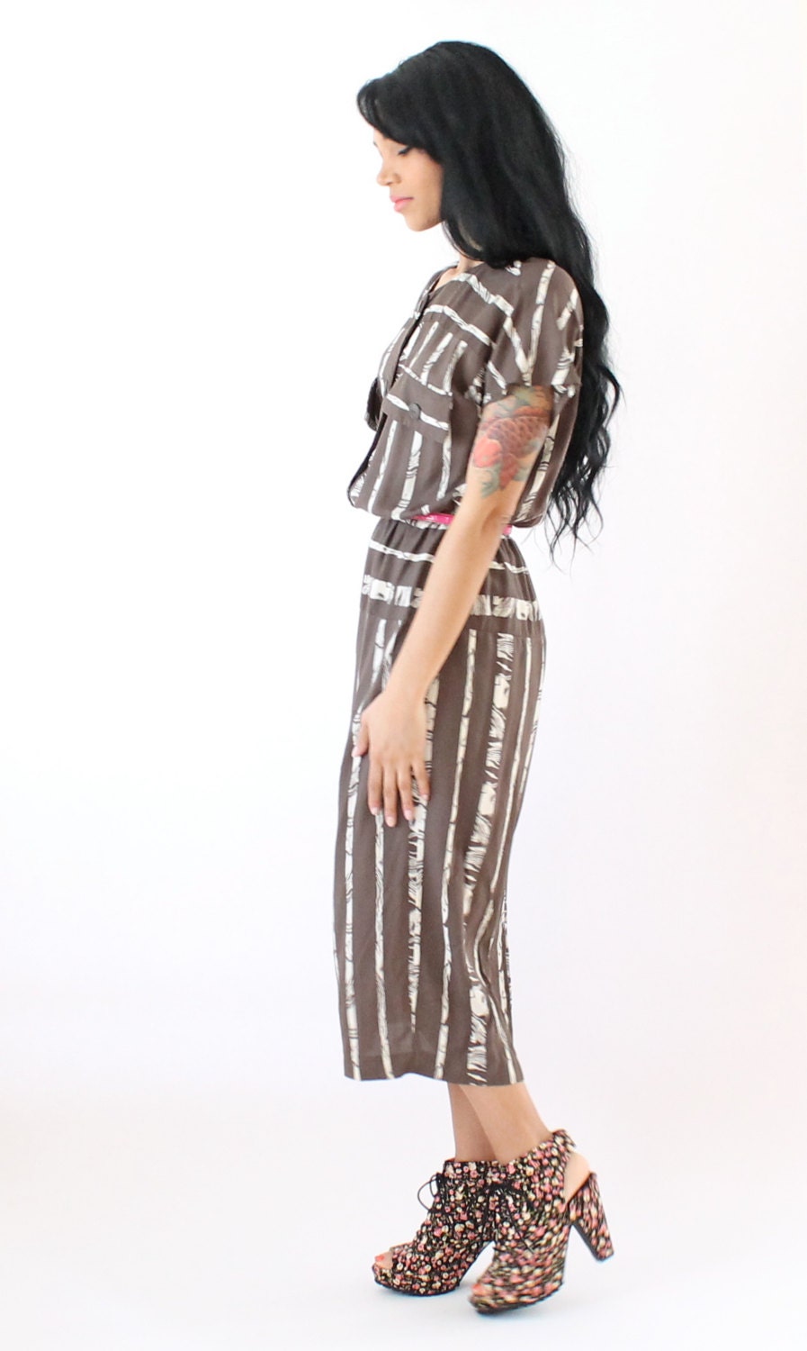 Vintage Midi Dress Olive Green w Wood Grain White Stripes Shirt Dress Sheath Medium Womens Clothing