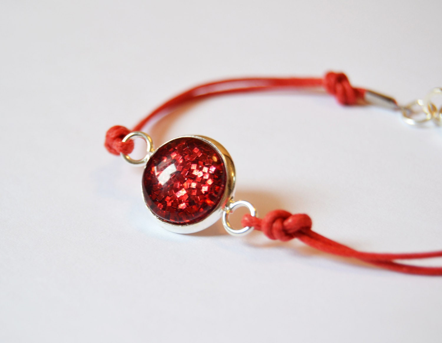 Sparkling red bracelet - glitters, glass, waxed cotton