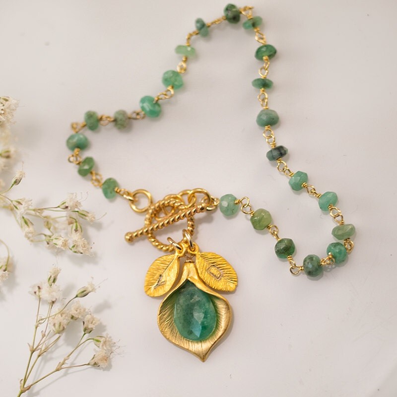 May Birthstone Bracelet - Raw Emerald Bracelet - Personalized Bracelet - Wire wrapped Toggle Bracelet - Calla Lilly Mother's Day Gift