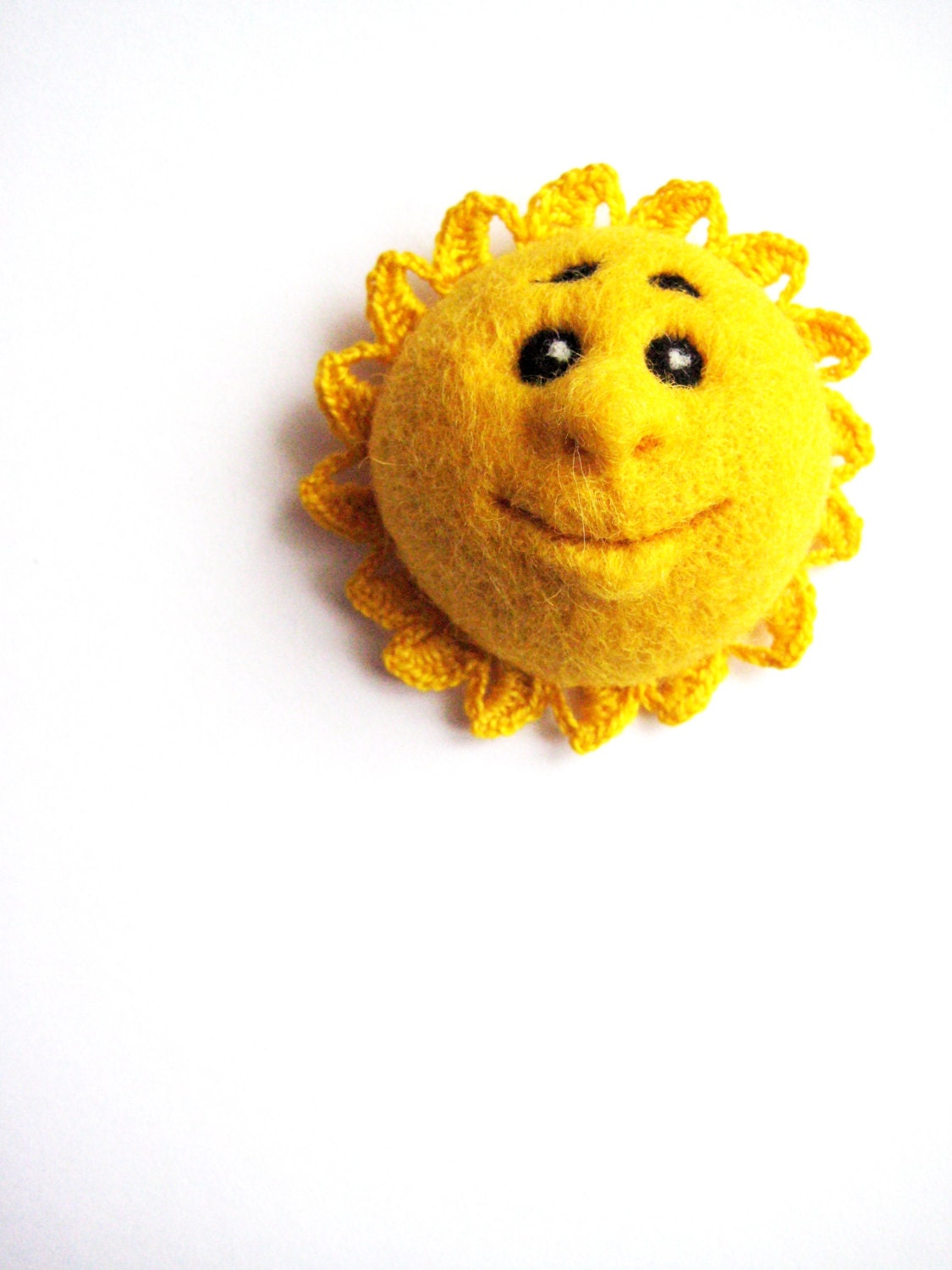 Needlefelted sun brooch Woolen yellow sun Woolen accessory Kids cloth decor Spring or summer sign - Feltedcreatures