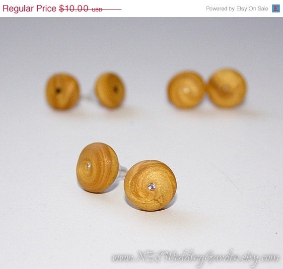 Golden button studs - Geometry circle - pearl polymer clay - made in Israel - minimalistic geometry jewelry