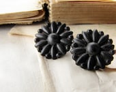 vintage daisy buttons - antique black glass - Victorian - gothic motif - 16mm