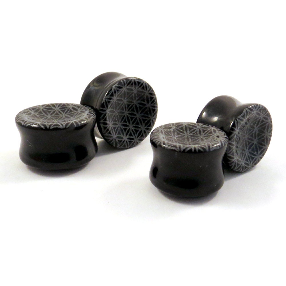 Flower of Life Concave Black Onyx Plugs 00g (10mm) 7/16" (11mm) 1/2" (12.5mm) 9/16" (14mm) 5/8" (16mm) 3/4" (19mm) Natural Glass Ear Gauges