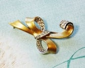 Vintage Bow Brooch / Pin, Pave Rhinestones / Glass Crystals, Gold Silver Ribbon, 1940s Retro, Hollywood Regency, Wedding Bridal Jewelry