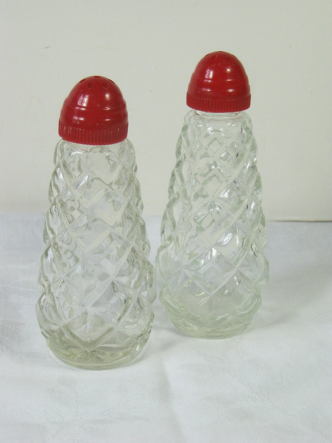 Vintage RED CAP Shakers Retro 50s Diner Style Salt Pepper Shaker Set