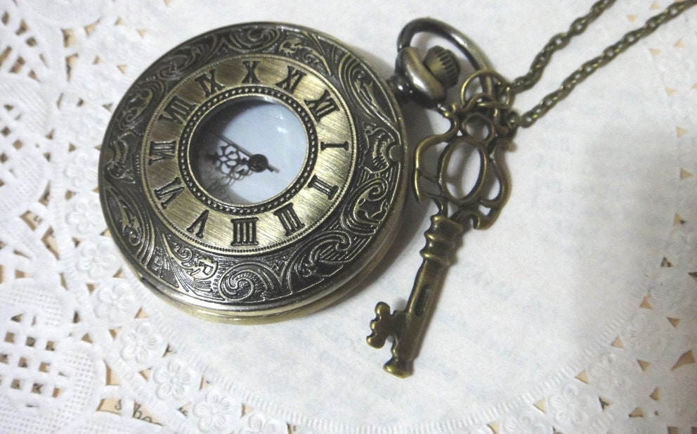 Elegant ROMAN pocket watch necklace - Steampunk key - vintage victorian style
