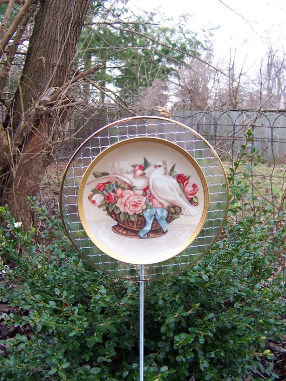 Love Doves Outdoor Decor - Upright Garden Flower