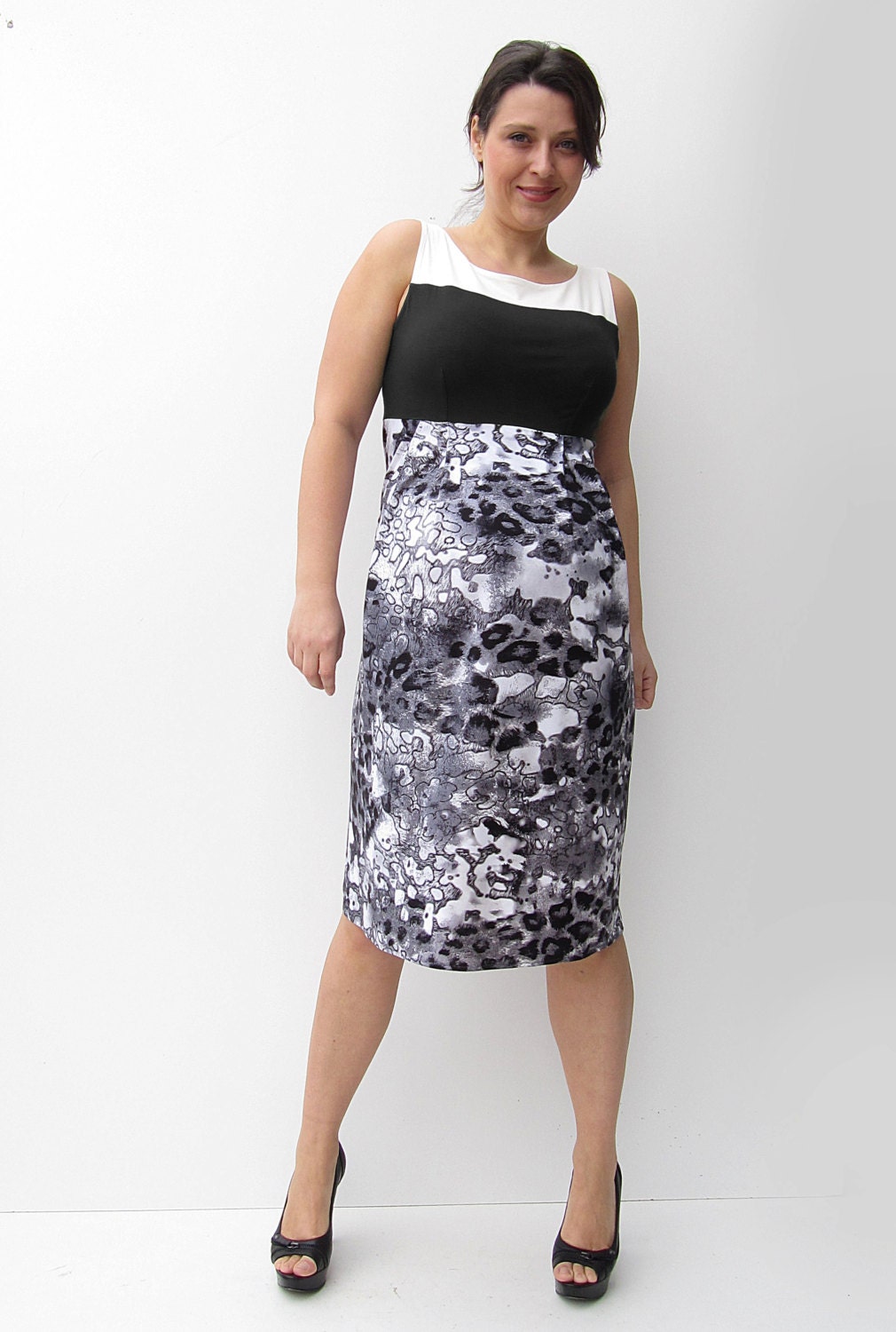 Summer Maternity Dress in Black & White, Maternity Clothing, Maternity, Pregnancy ,Plus Size, Party Dress