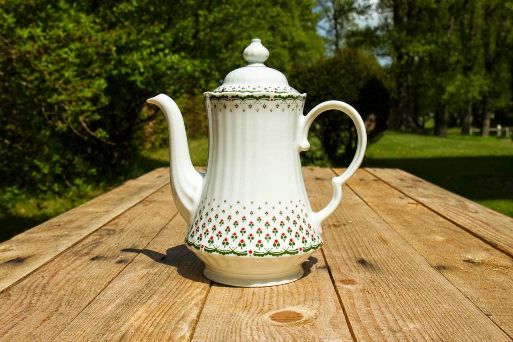 Large vintage teapot with good-looking pattern - Winterling Roslau