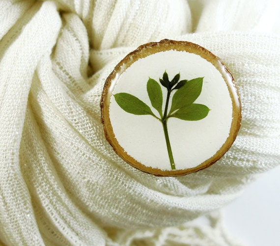 Pressed Flower Wood Brooch - flower accessory - handmade resin jewelry for nature lovers