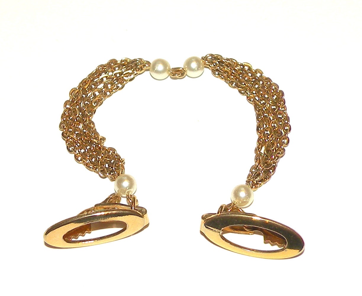 Vintage Sweater Guard Multi Chain Faux Pearl Oval
