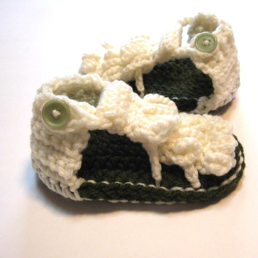 Baby sandals.  Crochet.  6 to 12 months, ready to ship.  Army green and cream.  Summer sandals for baby.