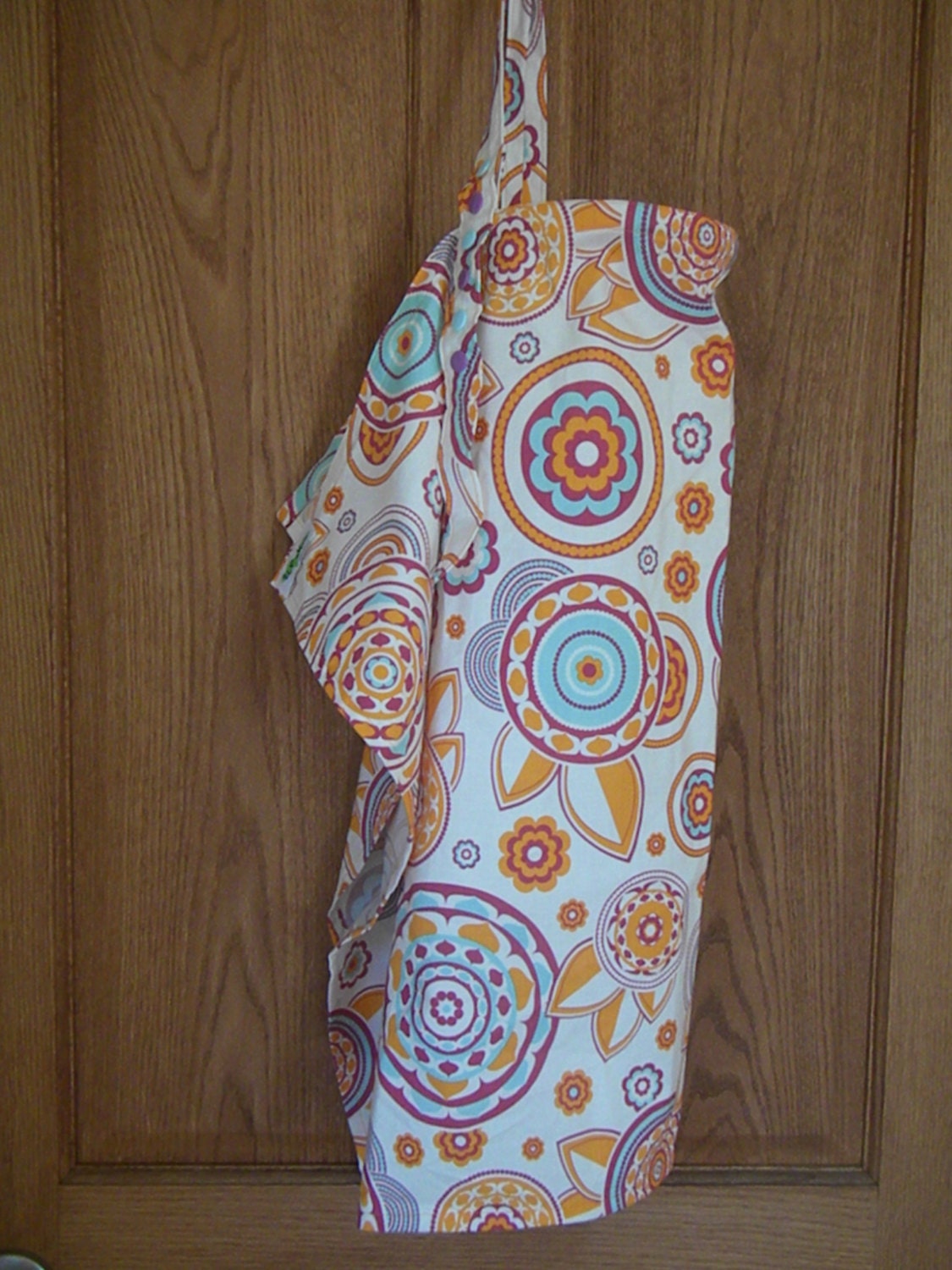 Big Retro Floral Nursing Cover