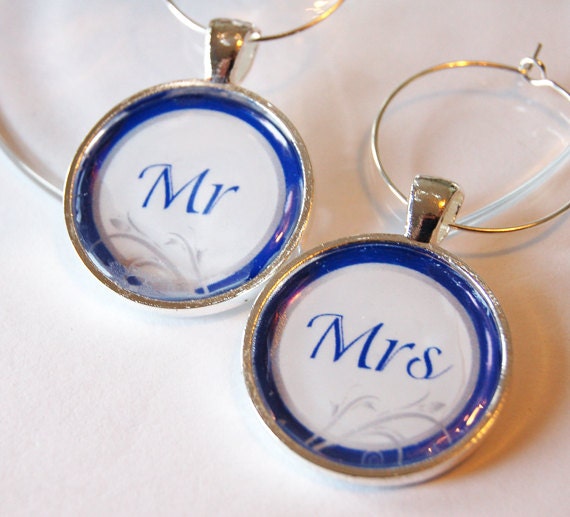 Wedding Wine Charms, Mr Mrs Wine Charms, Wine Charms, barware, Wedding Shower, Bridal Shower, table setting, navy, silver plate (2008)