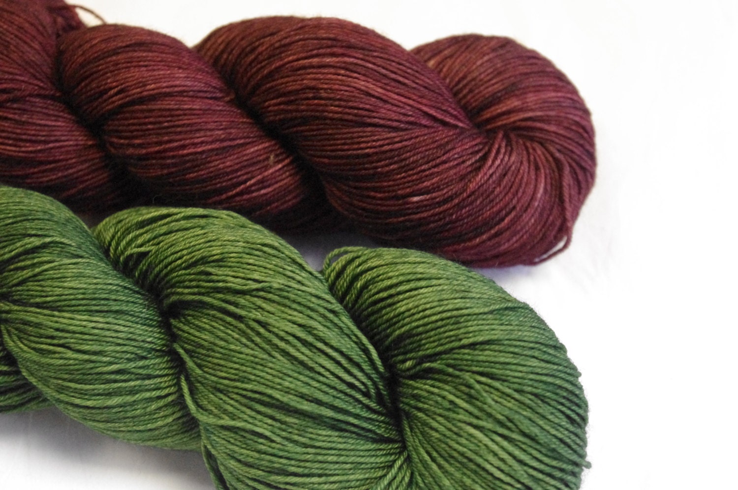 Bunty Mitts Knit Kit - Plumberry and Stem Green
