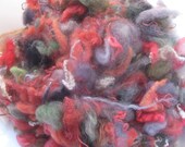 Fiber for spinning art yarn -GREEN AND RED