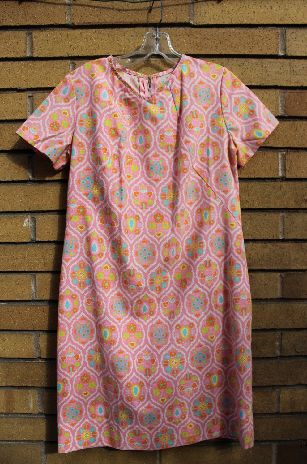 Vintage 1960s Pink Paisley Sheath Shirt Dress Size Medium