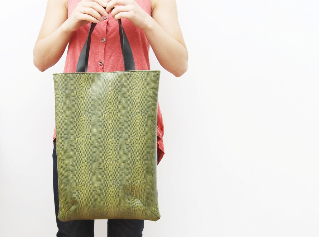 MINIMALIST 3 / Simple snake print  leather tote