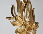 Vintage Brooch Pearl Leaf Brooks 1970s Jewelry