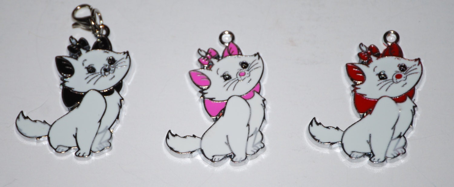 Cute Disney Marie Aristocat Cat Enamel Clip Charm, zipper pull, backpack, cell phone, purse clip, bracelet, necklace or scrapbooking