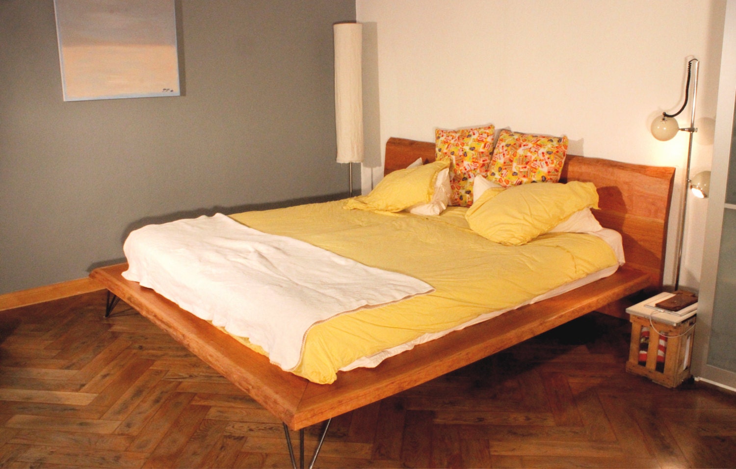 KING SIZE BED: Luxurious King Bed in Cherry Wood