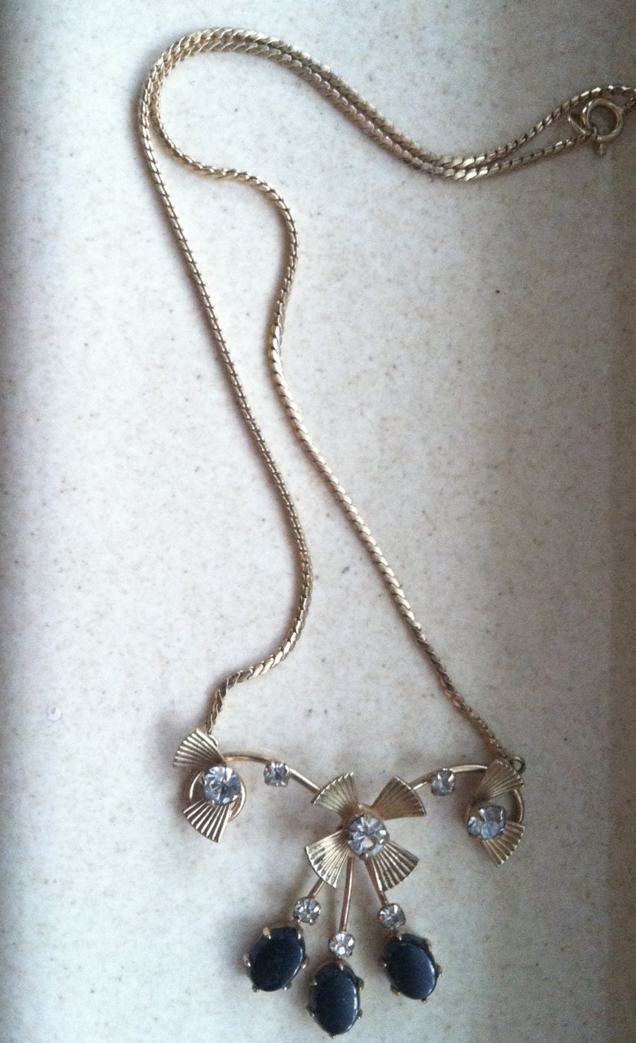 Vintage 12k gold three charm black semiprecious stone necklace three prongs with flower detail