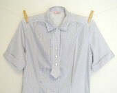 Vintage. 50's White and Navy Blouse. Vertical Stripes. Shirt. Collar. Short Sleeves. Tailored. Retro. Nautical. Sailor. Medium M