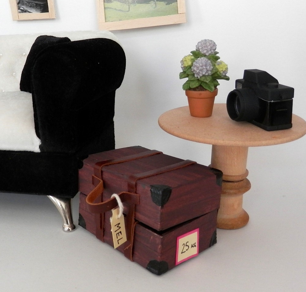 Brown Suitcase - Miniature size x 1