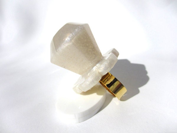 Marshmallow Cream Pearl Heart Pop ring