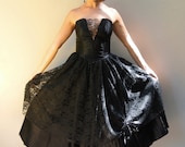 black lace party dress / plunging V neckline satin and lace strapless dress size (M)