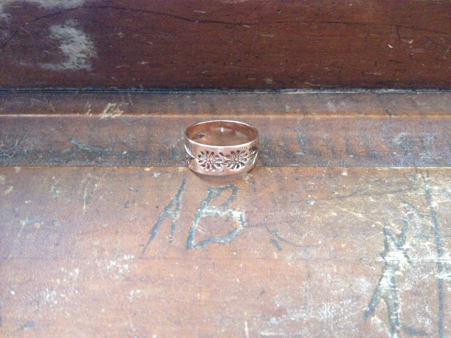 Victorian flowers / size 8.5 / 9k wedding ring