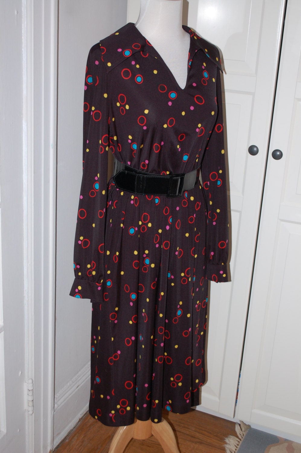 VINTAGE 60s 70s Silky Novelty Print Dress, Secretary Dress, Colorful Circle Print - M/L