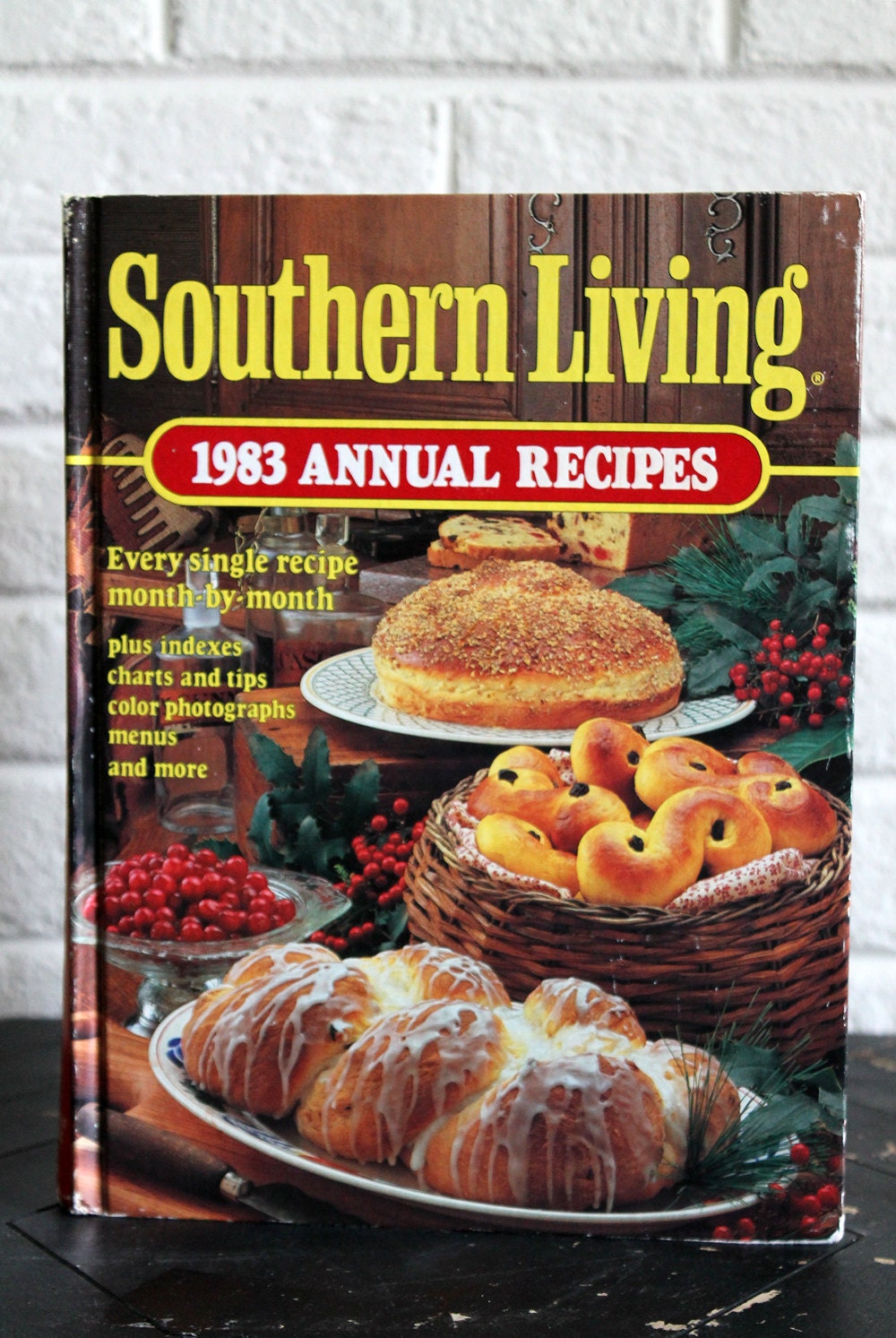 vintage southern living  1983 annual recipes cookbook/ monthly recipes/ 1980s FREE SHIP