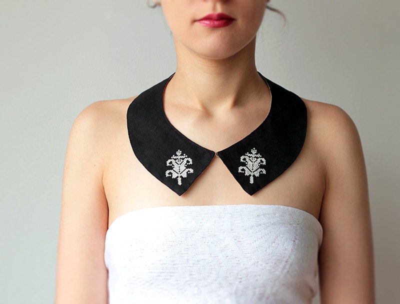 Chic Peter pan collar - Hand embroidery - Black collar - Flowers