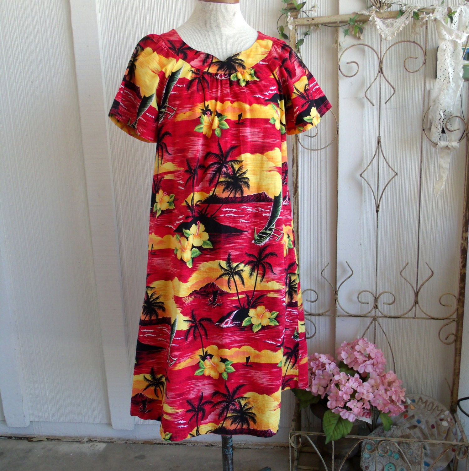 1970s Vintage Dress Mou Mou Hawaiian Tropical Print Cotton Size Medium