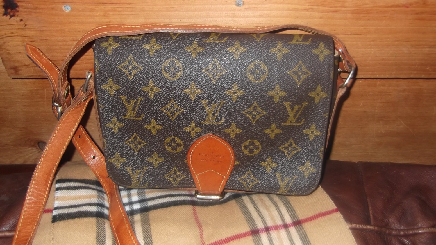 Vintage Louis Vuitton handbag medium size 7x10 nice