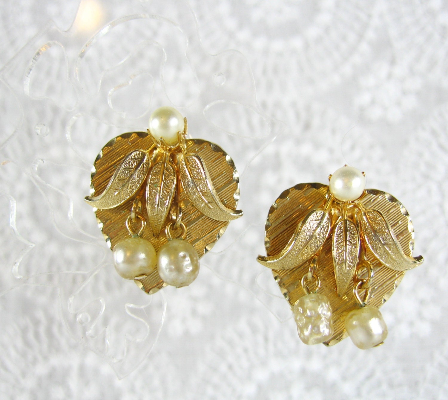 Vintage Imitation Pearl Earrings, Gold Tone Hearts, Leaf Cluster, Clip-ons, 1950s Mad Men, Romantic Sweetheart, Wedding Bridal Jewelry