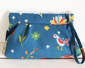 Pleated wristlet - flower and bid in blue print